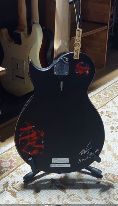 Vendo guitarra personalizada peça única com o tema 20 the chance