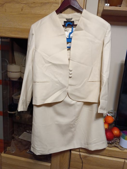 Okazja Garsonka 2 części ecru wełna 100 procent M 38