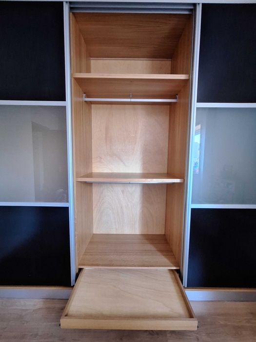 Roupeiro (armário, guarda roupa)