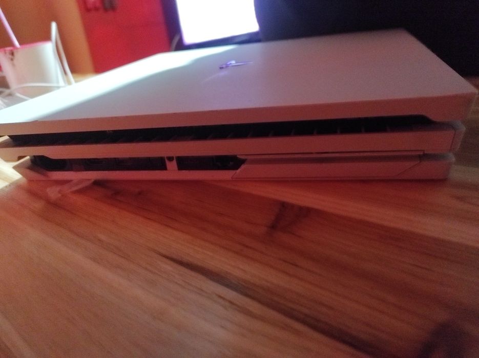 Negociável Vendo ou troc PS4 por PC portátil bom para jogos ou gamers