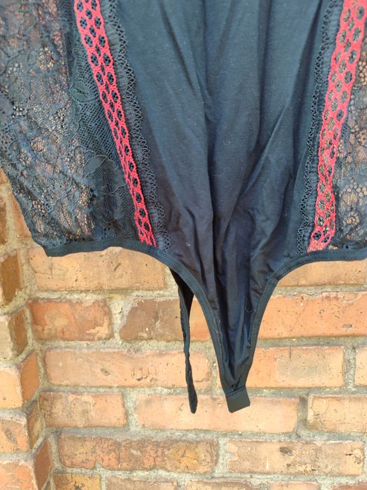 Боди- стринг чёрное круживное S.комбидресс