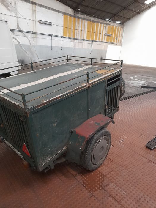 Reboque para transporte de cães de caça