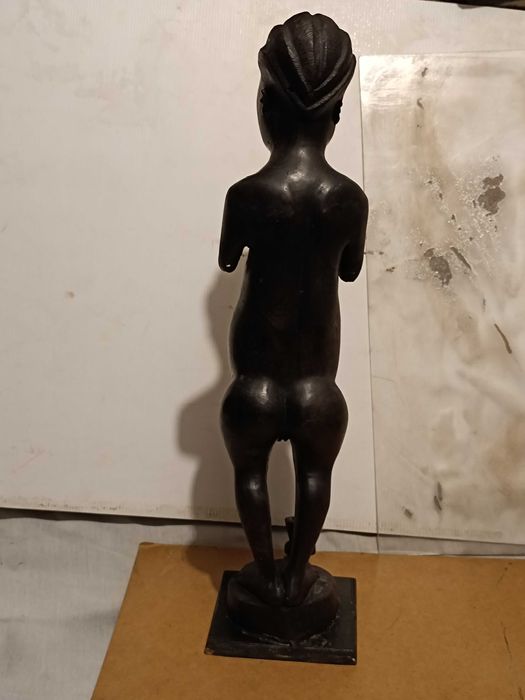 Esculturas em madeira pau preto da cultura Maconde