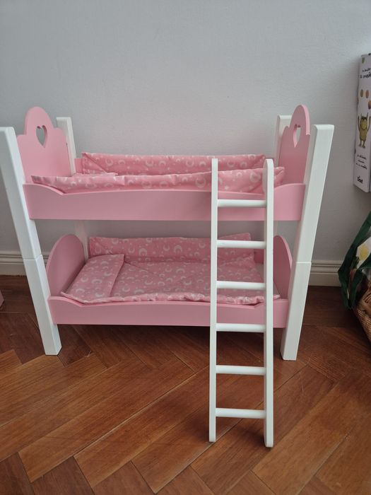 Beliche de Madeira para Bonecas com Escada e Roupa de Cama