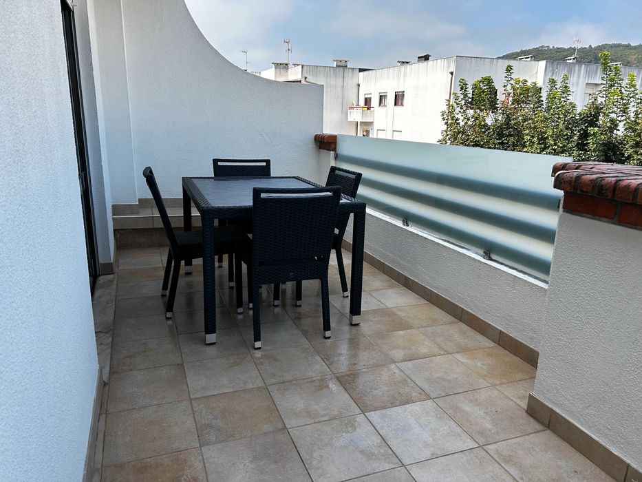 Apartamento T3 Duplex na Primeira Linha com Vistas Mar e Rio