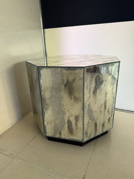 Mesa baixa de apoio