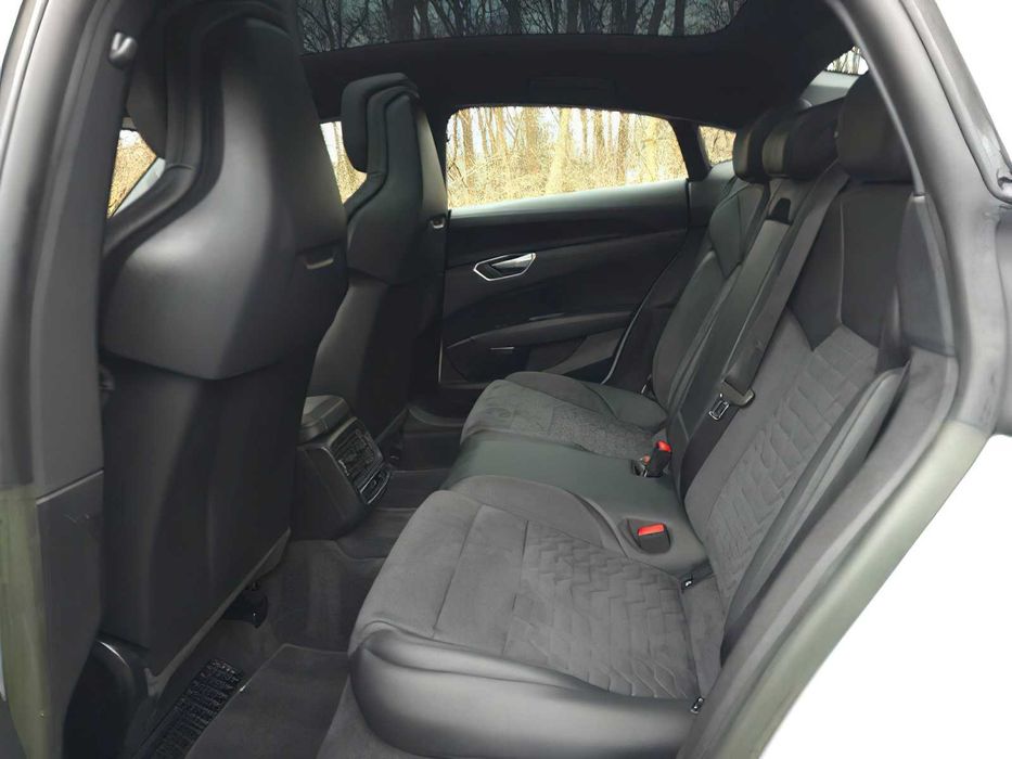 Audi e-tron      2023