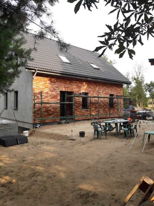 Środki cegieł, płytki,stare cegły z rozbiórki.