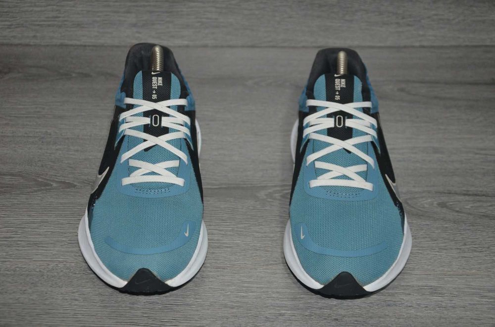 Продам кросівки Фірма Nike Quest 5 .