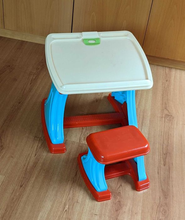 Secretária/Quadro Criança