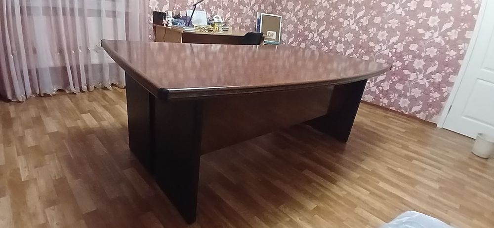 Конференційний великий стіл дерев'яний