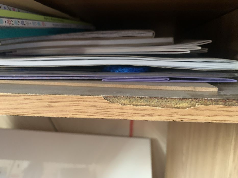 Стіл компʼютерний з надбудовою.