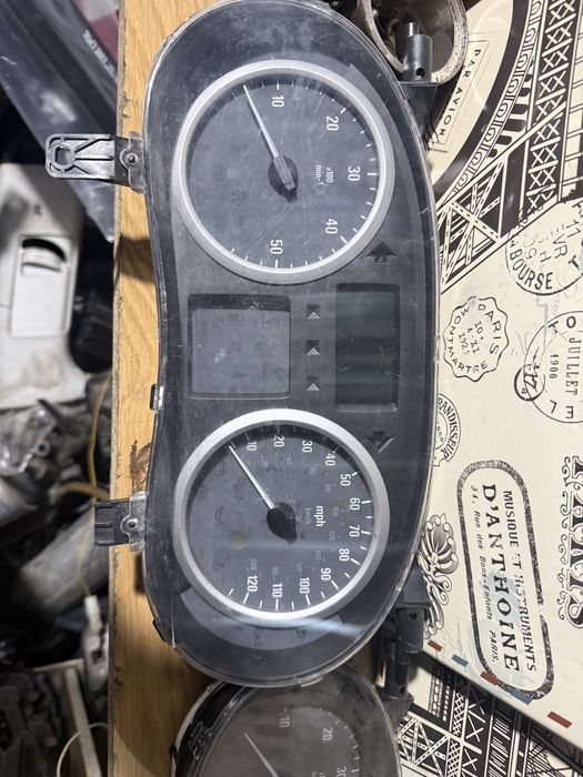Панель приборов Renault Trafic 2.0dCi 2001-2014 8201297596