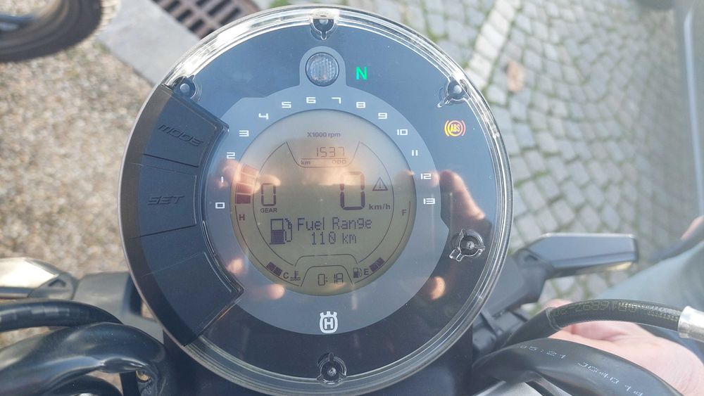 Vende-se Husqvarna Svartpilen 401