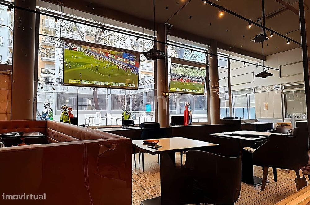 Loja com restaurante premium em Massamá
