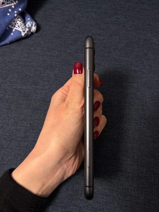 Продам айфон 11 на 128 гб