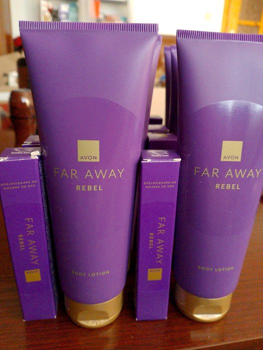 Zestaw Mini Far Away Rebel Avon