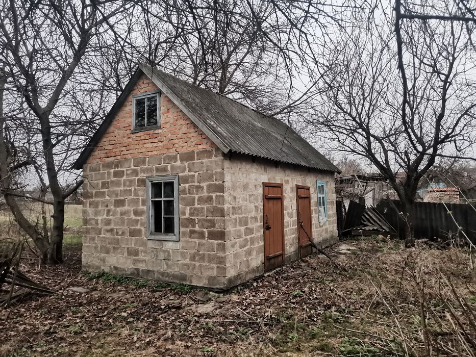 Земельна ділянка 15 соток з будинком та господарчими спорудами.