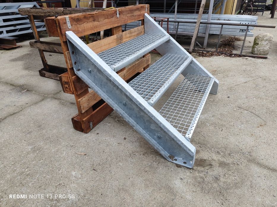 Schody zewnętrzne wema wejście na wysokość 75cm loft 3 stopnie
