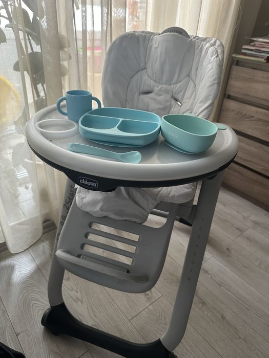 Дитячий стільчик для годування Chicco Polly з посудом