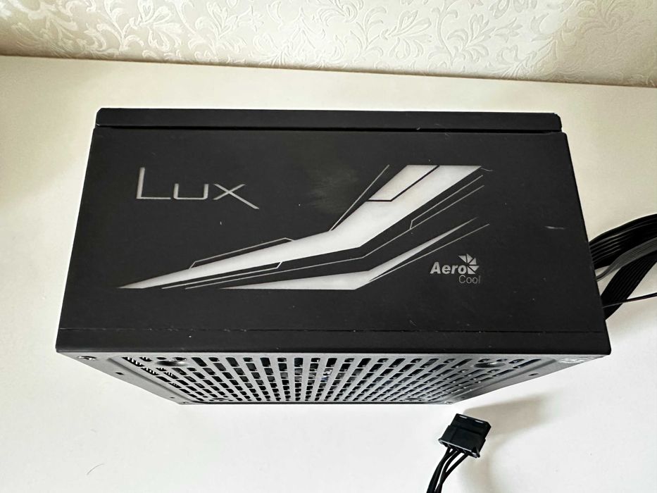 Блок живлення Aerocool LUX RGB 650W