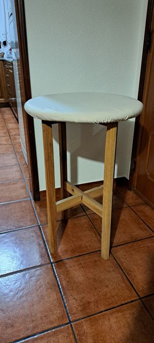 Mesa redonda em madeira - BAIXA DE PREÇO- SÓ  ESTA SEMANA