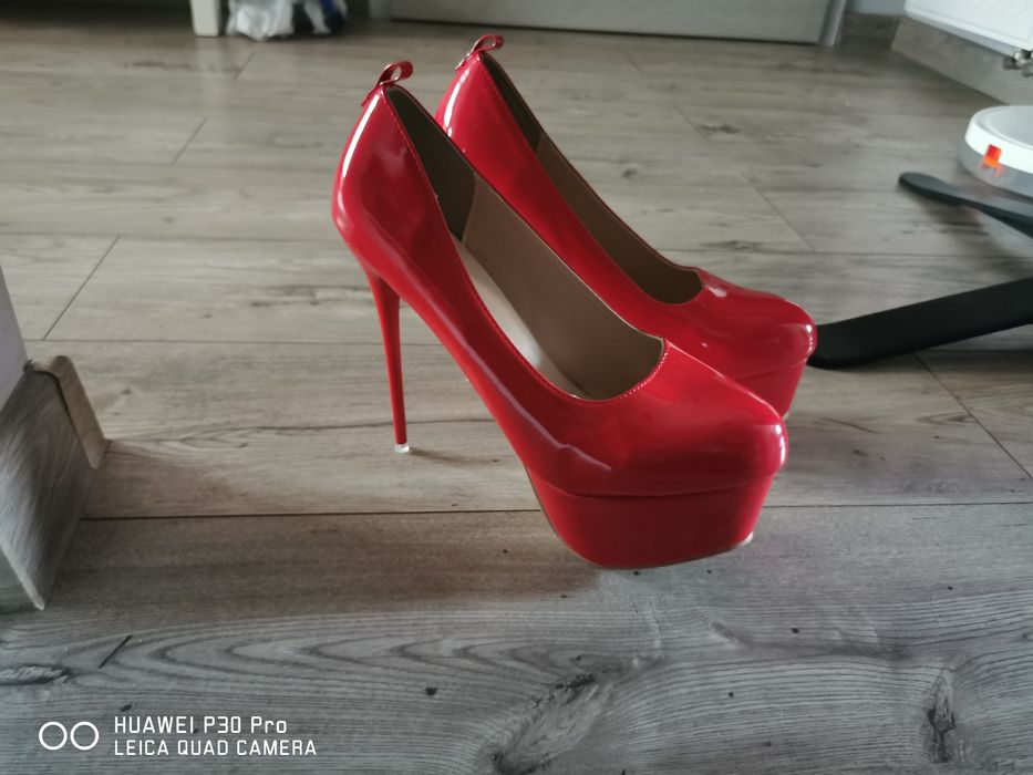 Czerwone szpilki lakierki r 45 Nowe wygodne