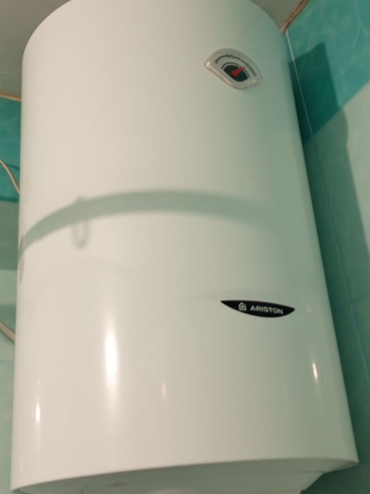 Бойлер Аристон 80