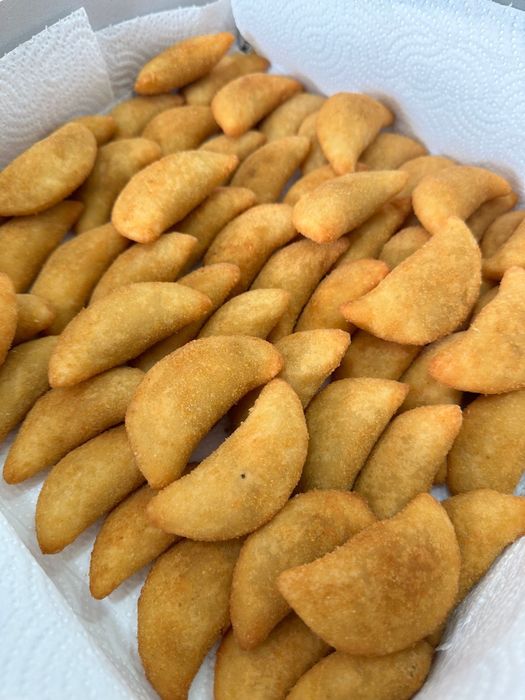 Quer deixar sua festa mais gostosa salgadinhos Artesanais.