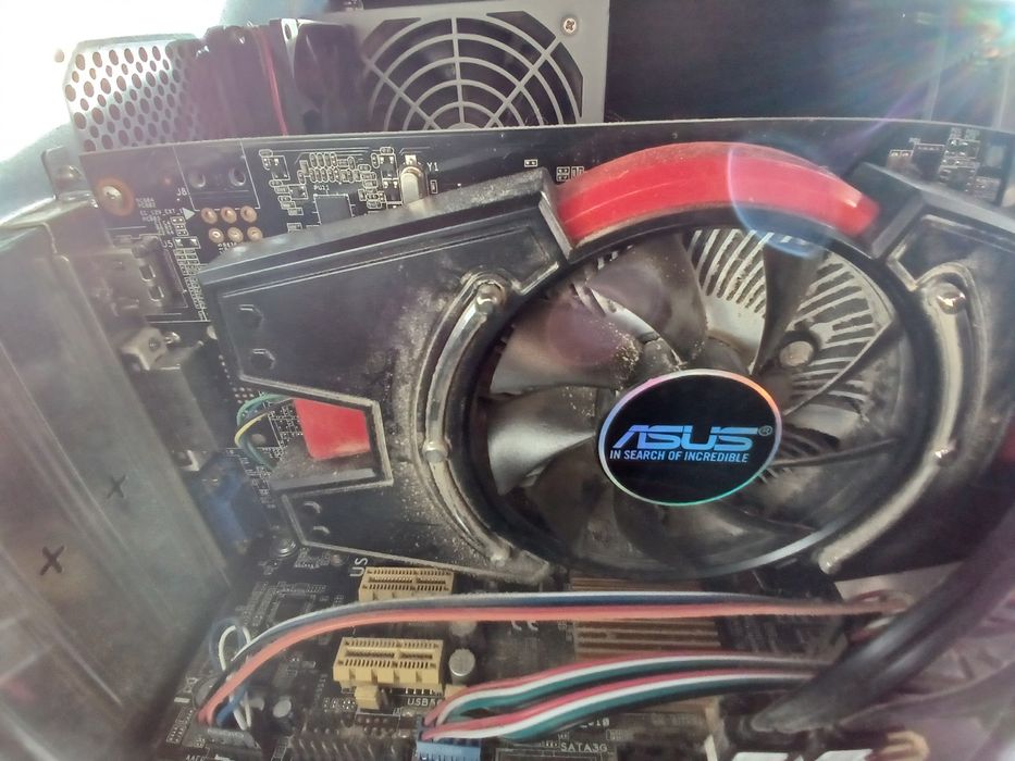 Комп'ютер Vento 8  CHASSIS , за до даткову плату є знарядженя до пк