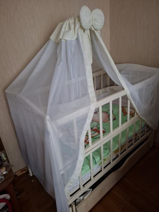 Кроватка на маятниках