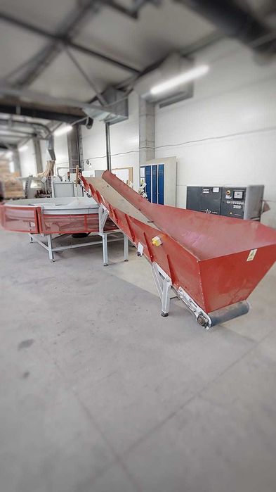 Podajnik karuzelowy, zestaw podawczy do maszyny