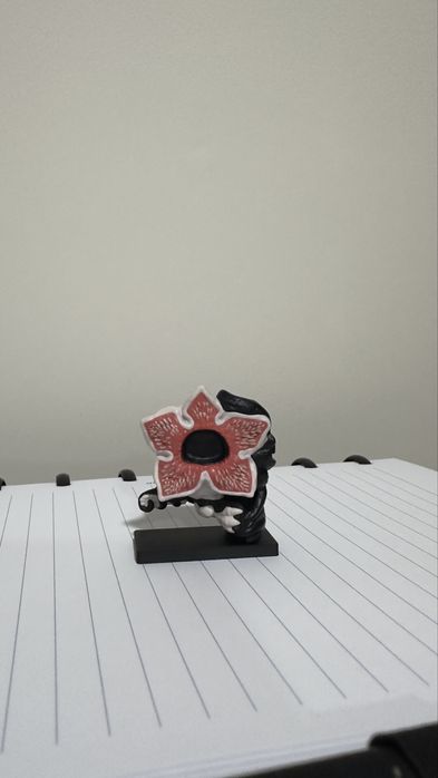 Expositor figuras stranger things - kinder joy