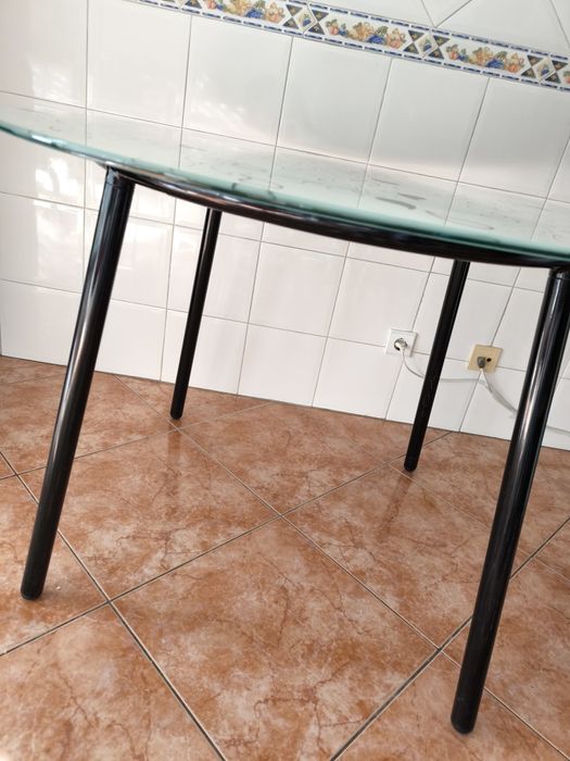 Mesa Ikea Tampo de Vidro base de Metal