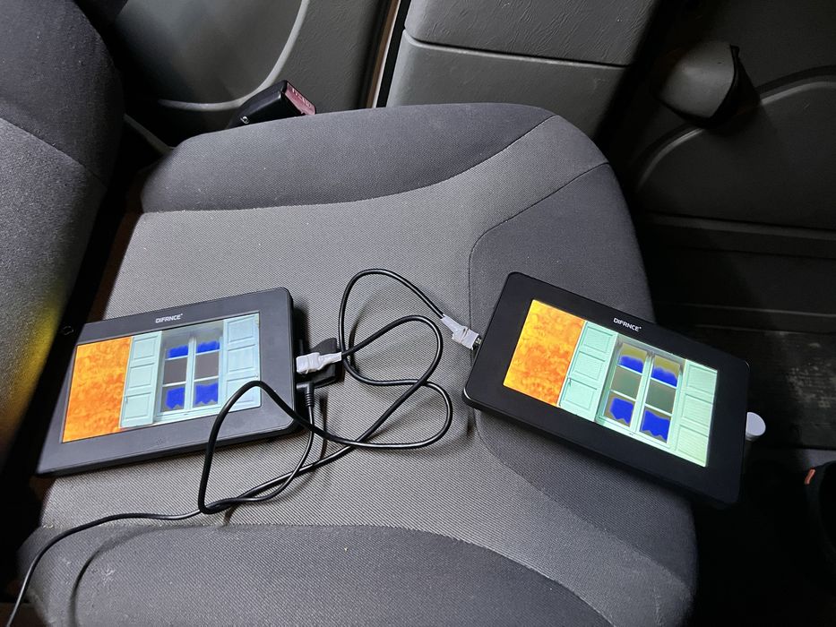 Zestaw  monitorów na zagłówki