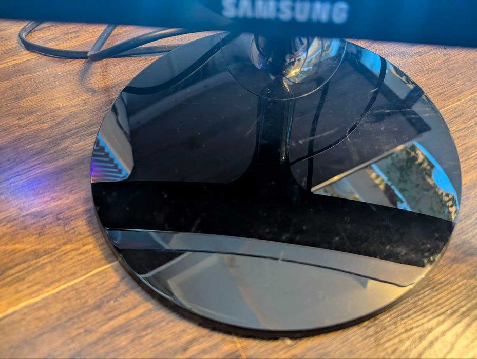 Монітор 23.5" Samsung Curved C24F390F