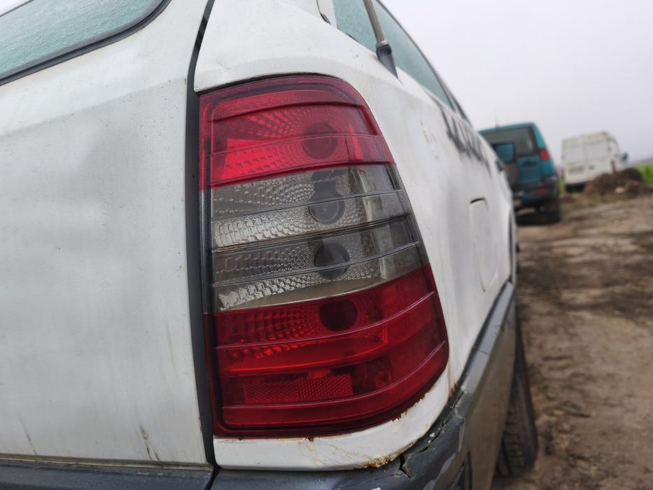 Mercedes 124 kombi lampy tył