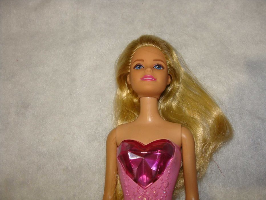 Barbie Princess Gem Fashion (Ref. DHM53) de 2017