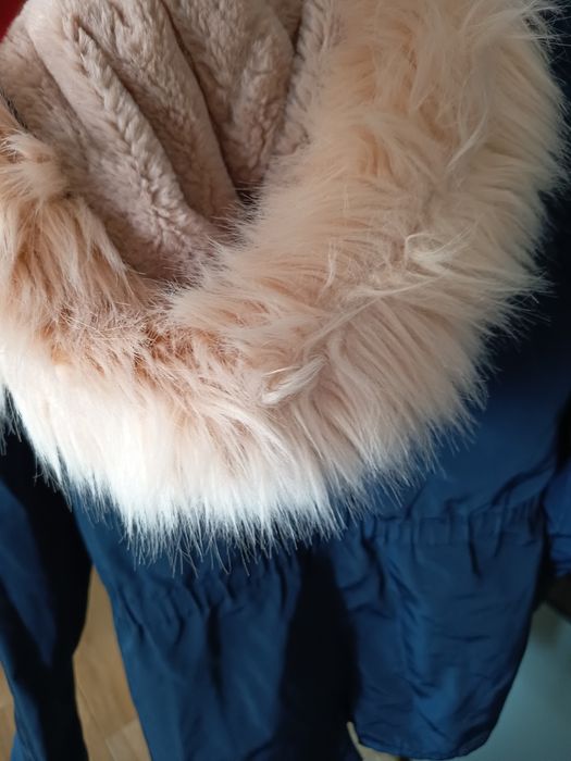 Fotos casaco impermeável com gorro pelúcia