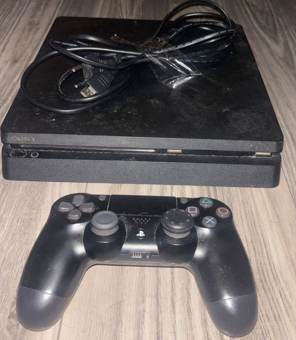 Play Station 4 slim