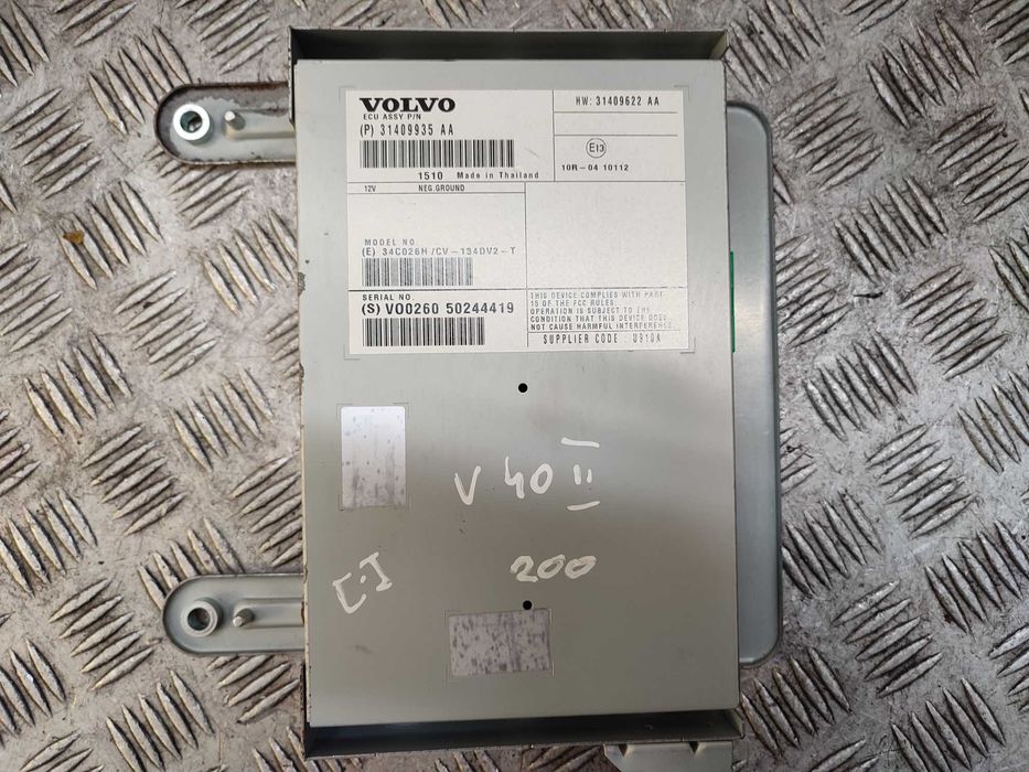 Volvo V40 II 12- wzmacniacz radia