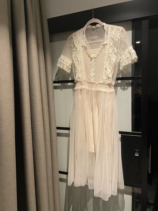 Tiulowa sukienka