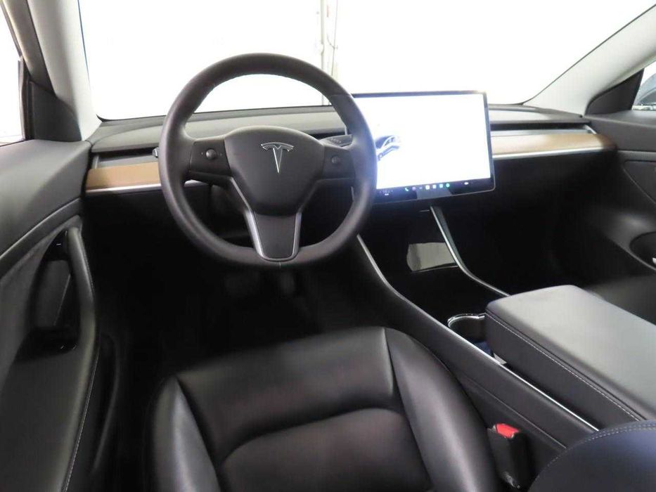 tesla Model 3 bem estimado