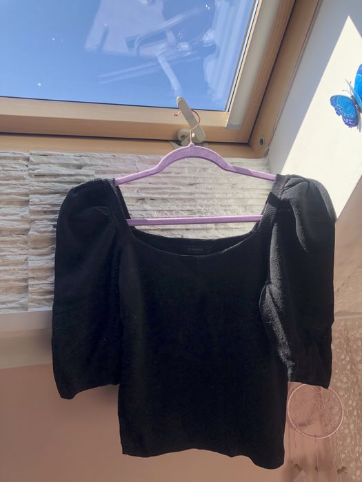 Elegancka bluzka z bufiastymi rękawami