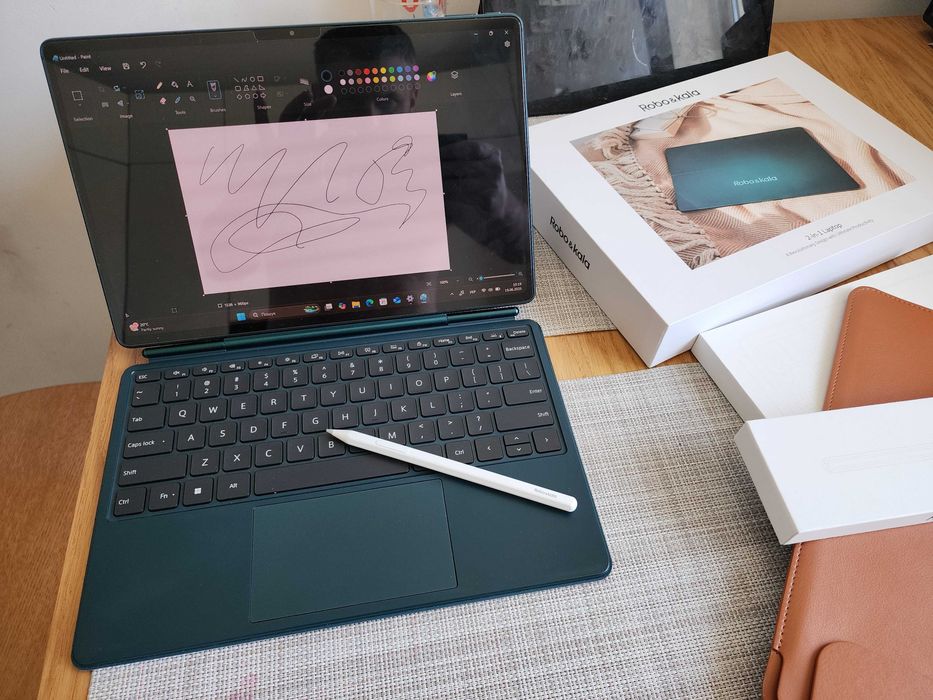 Robo & Kala 2-in-1 12.6" OLED 16/512GB Windows 11 Snapdragon 8cx Gen3