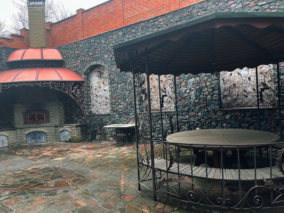 Продаж розкішного та унікального домоволодіння в м. Корсунь !