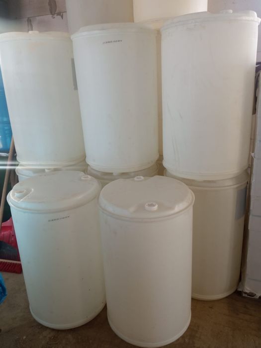 Beczki plastikowe 200 litrów
