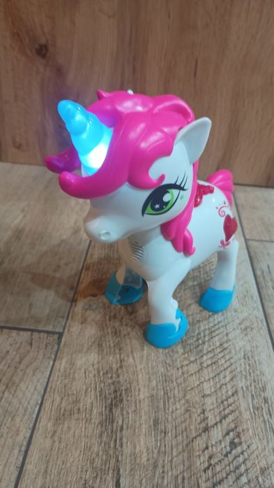 Interaktywny jednorożec Dragon-i Toys