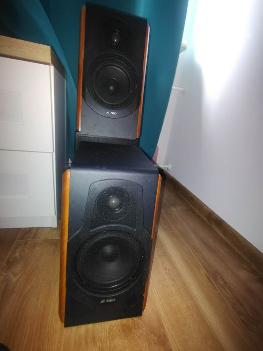 Głośniki F&D R50 (zestaw głośników stereo 2.0). Plus gratis głośnik GBL LX 2002