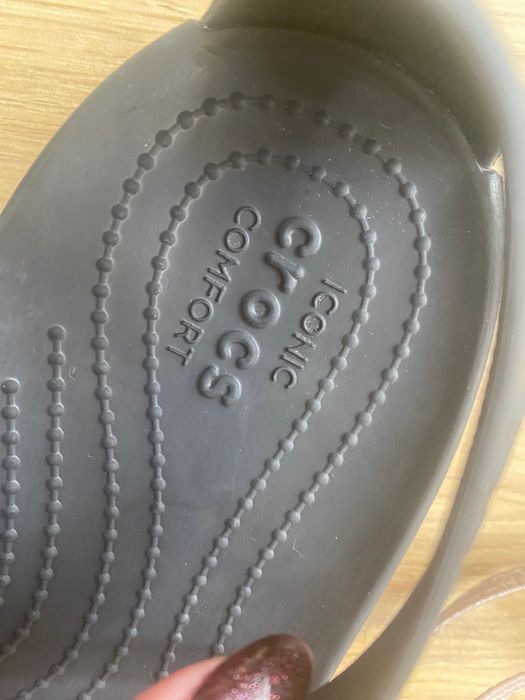 Crocs Serena Flip z kwiatami 3D
